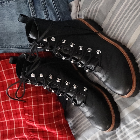 Nine West Combat boots - EUC!!!! Particularly perfect. 👌🏼 - Picture 4 of 7